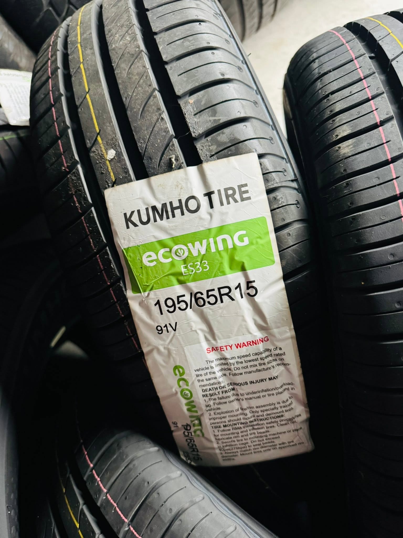 Kumho EcoWing ES33 tyre