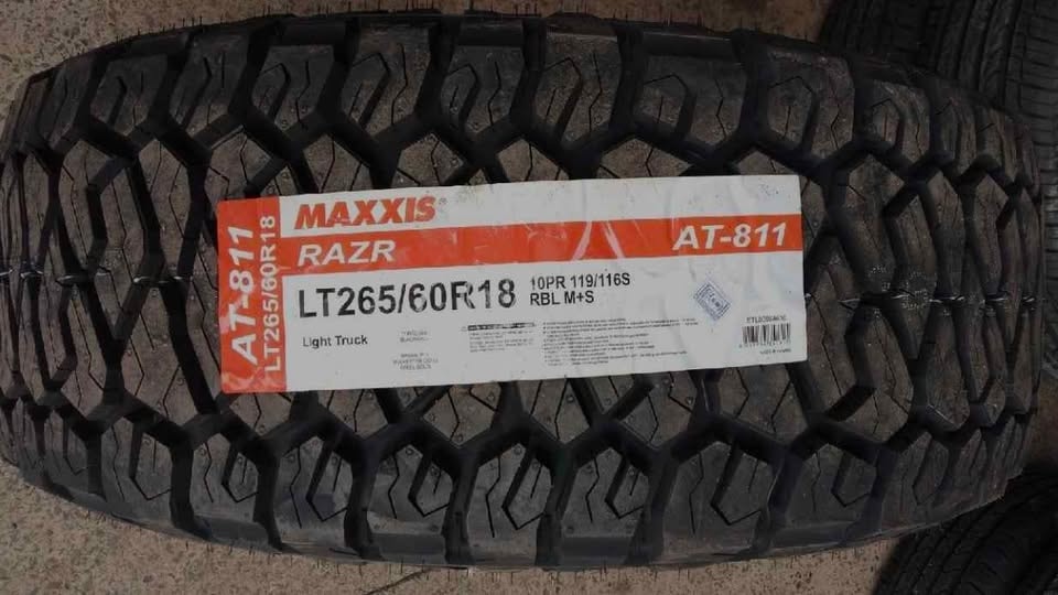 Maxxis Razr AT811 tyre